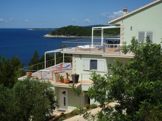 Das Terrassenhaus Bella Vista über dem Meer